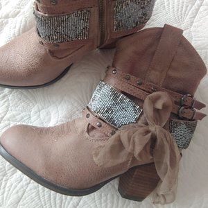 Short western boots, boohoo style